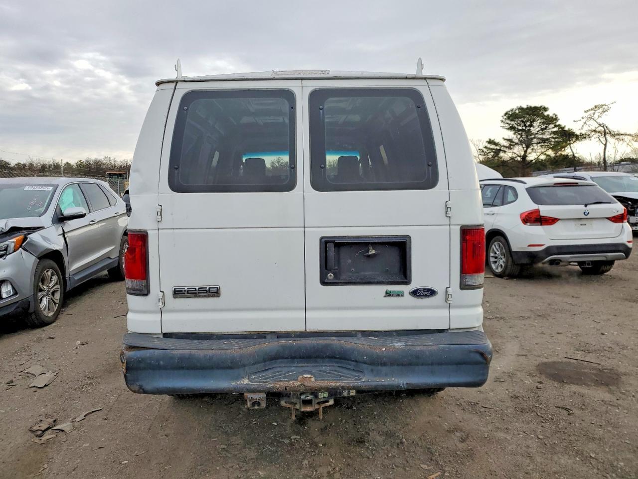 2010 Ford Econoline E250 Van - Image 6