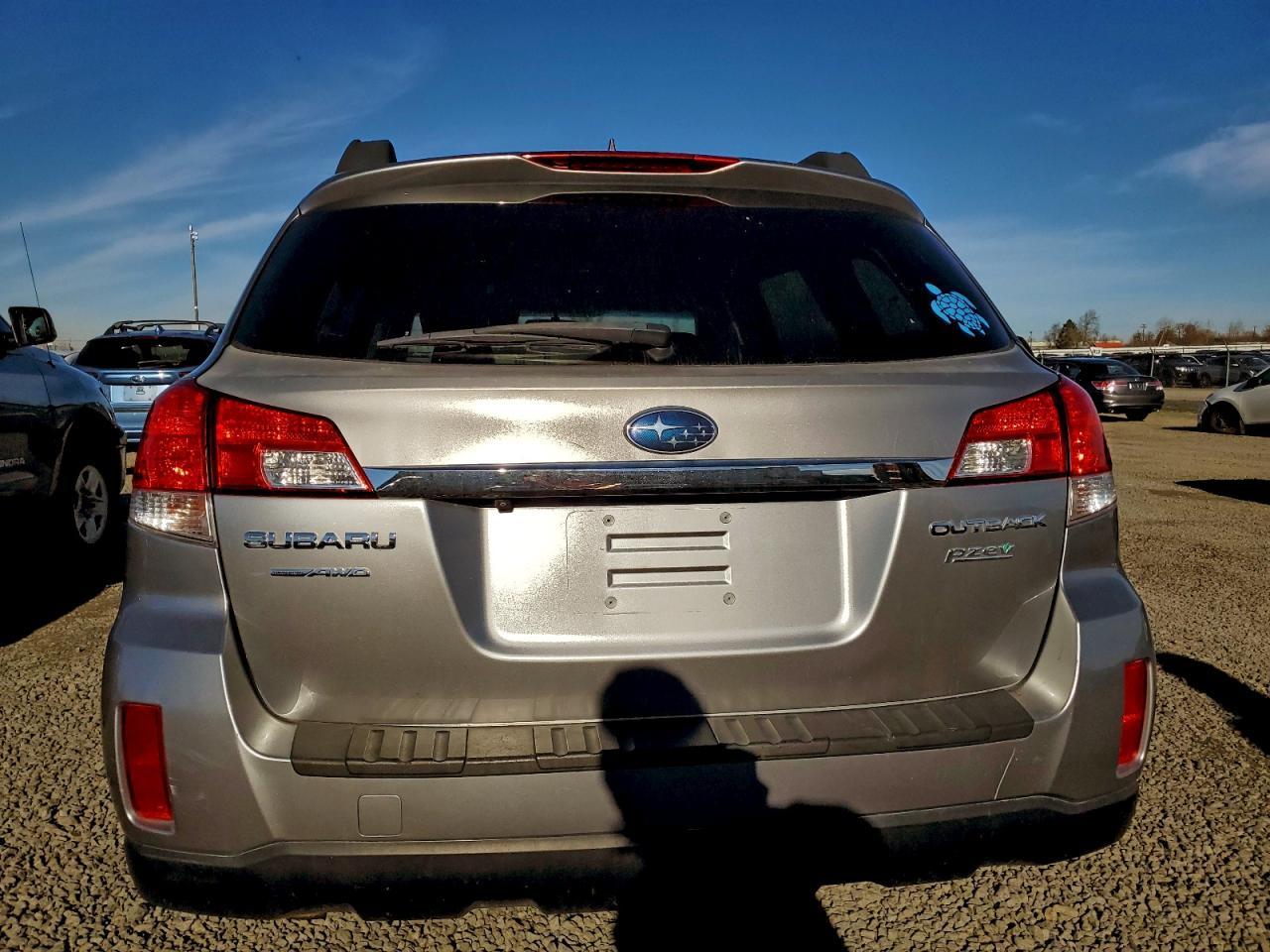 2011 Subaru Outback 2.5I Limited - Image 6