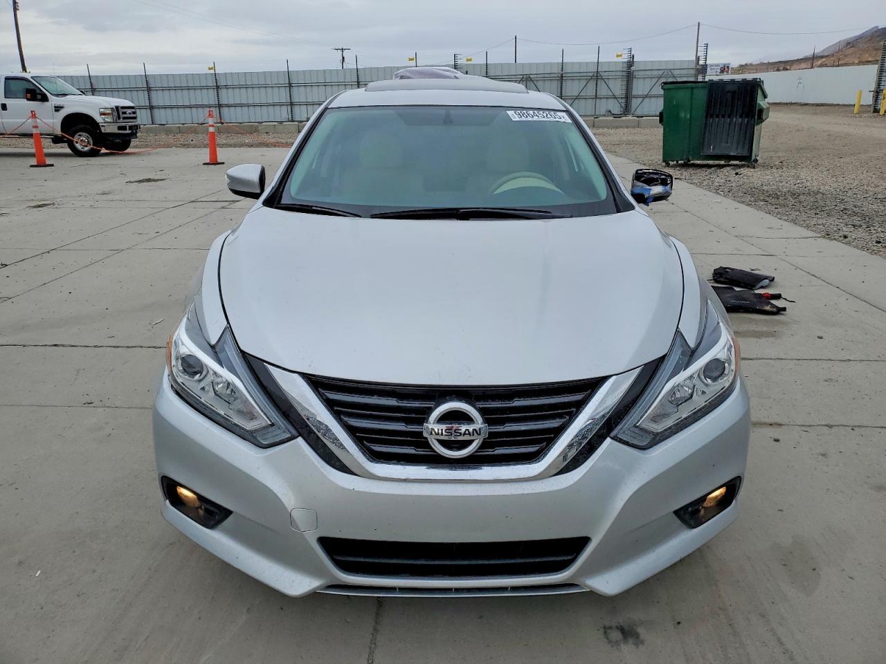 2016 Nissan Altima 2.5 - Image 5