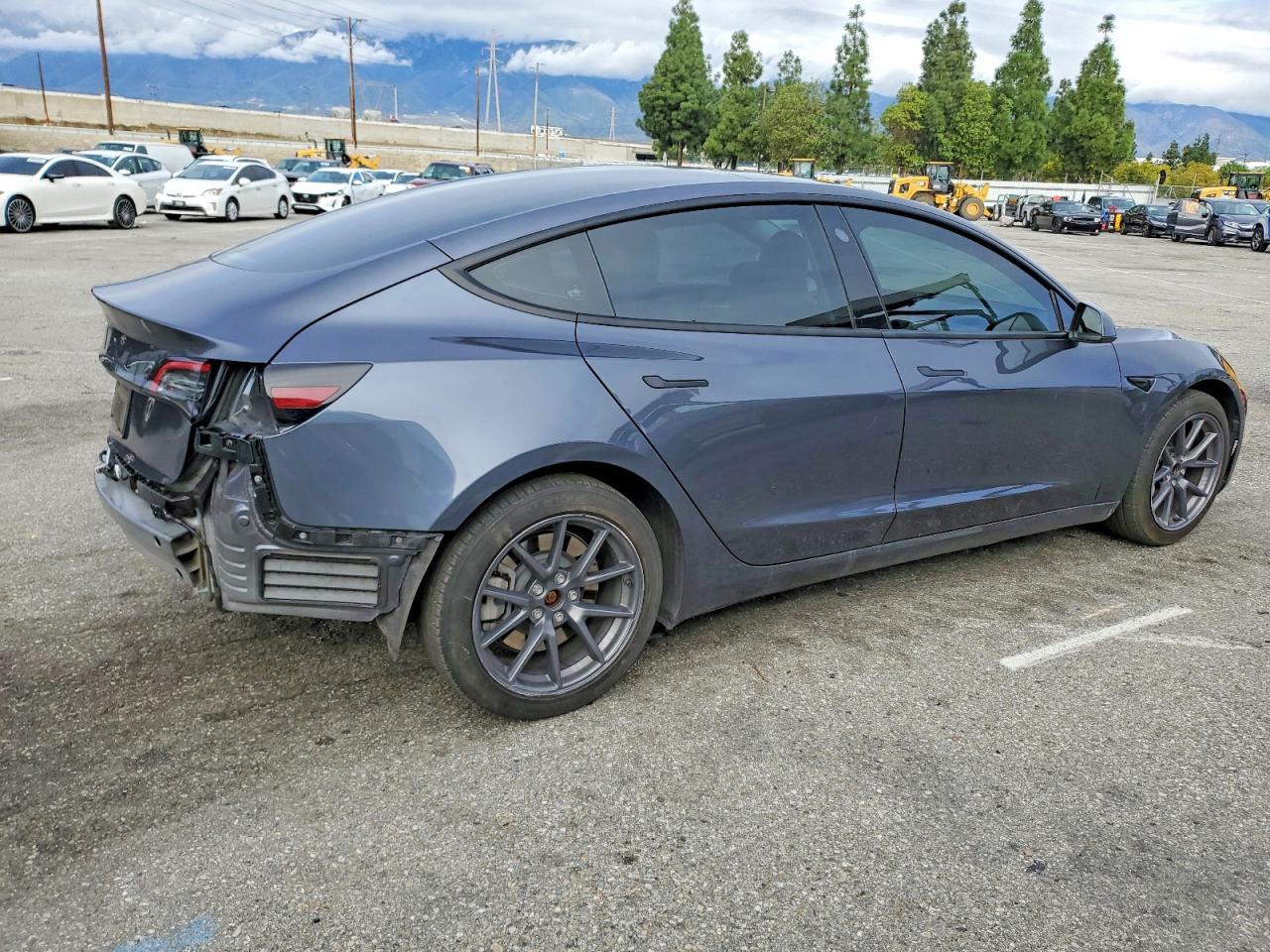 2023 Tesla Model 3 - Фото 3