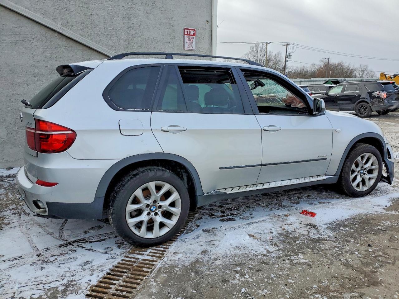 2012 BMW X5 xDrive35I - Фото 3