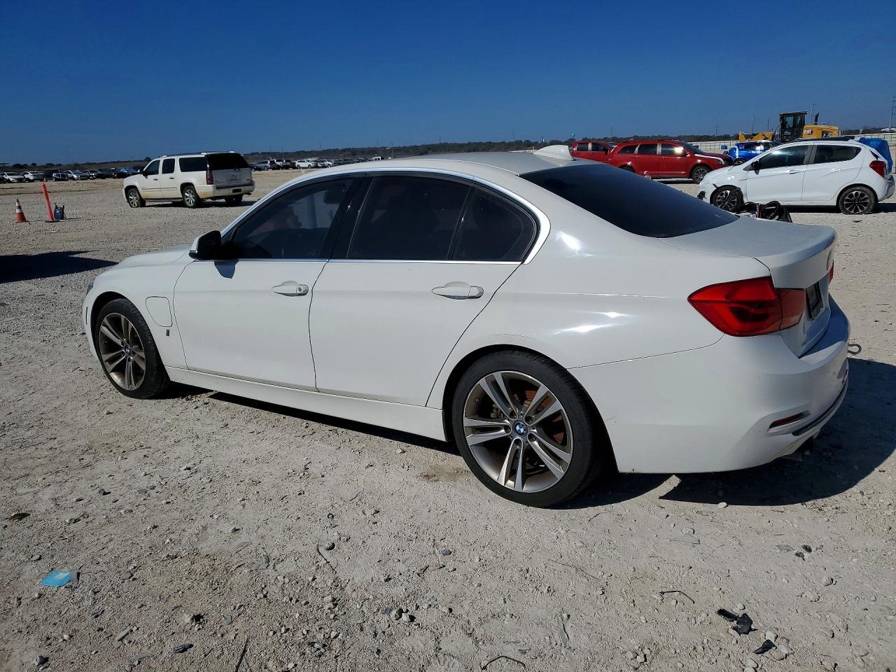 2018 BMW 330E - Фото 2
