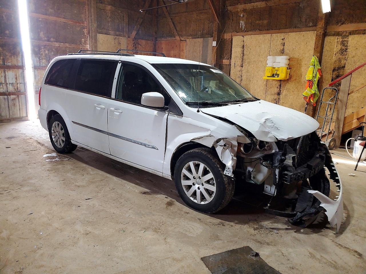2015 Chrysler Town & Country Touring - Image 4