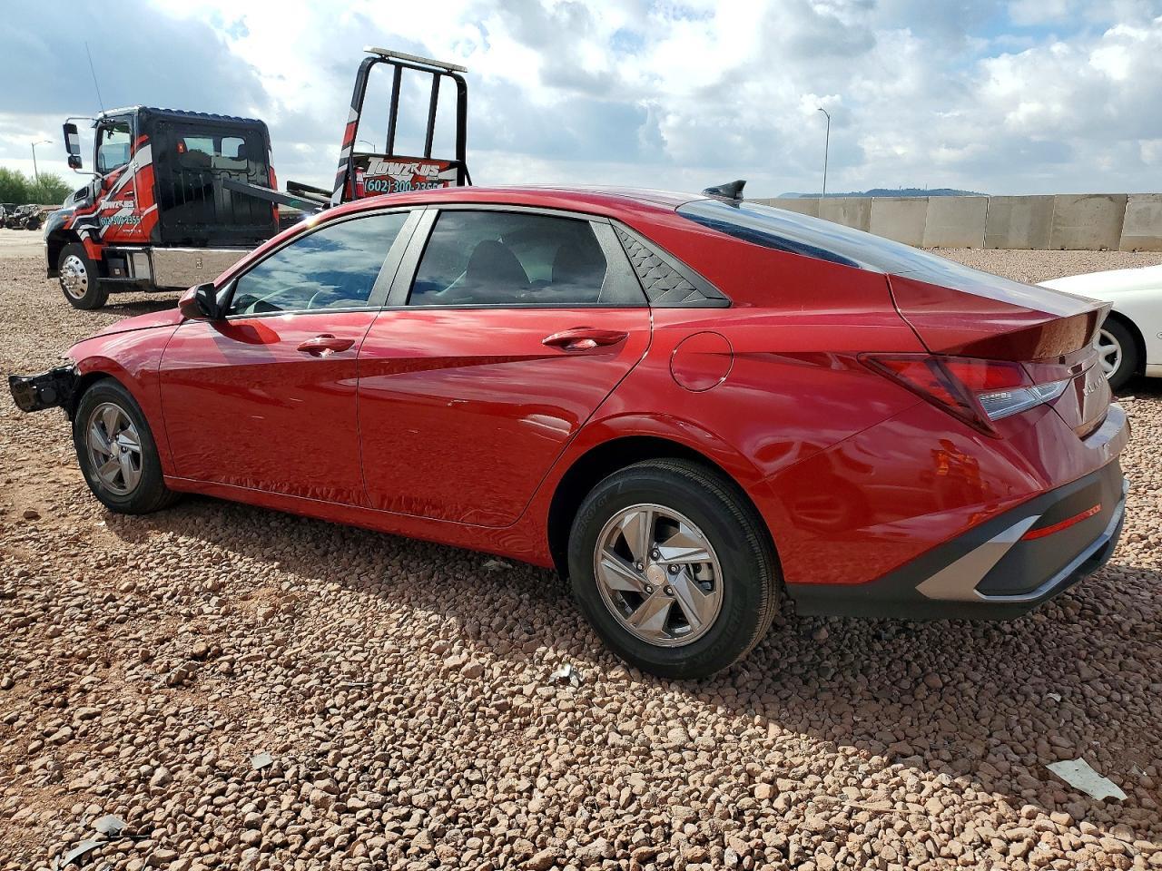2025 Hyundai Elantra Se - Image 2