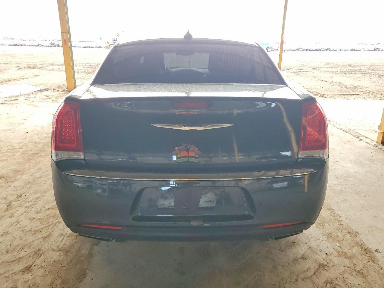 2018 Chrysler 300 Limited - Image 6