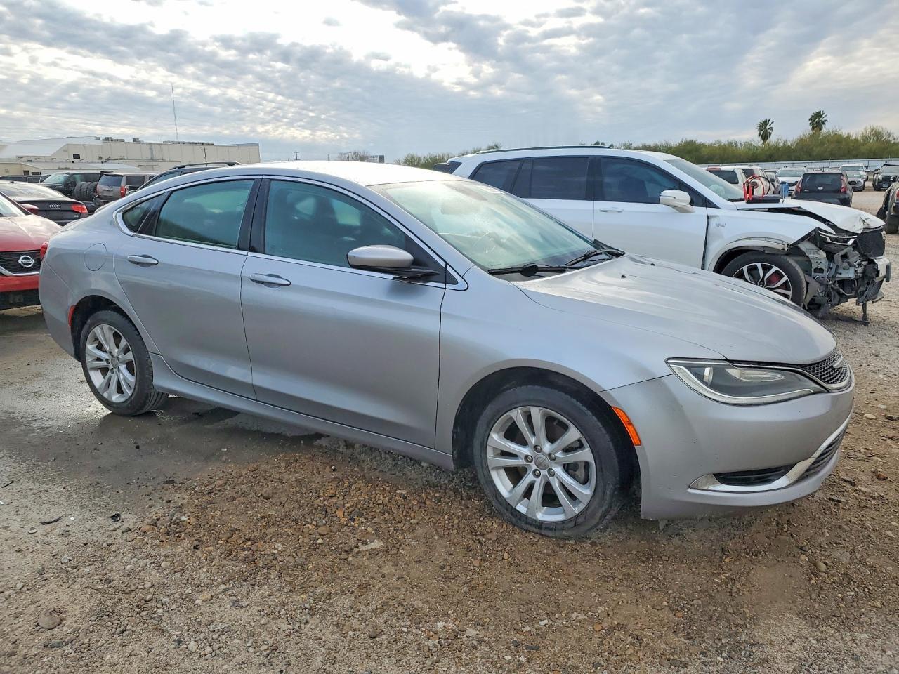 2015 Chrysler 200 Limited - Image 4