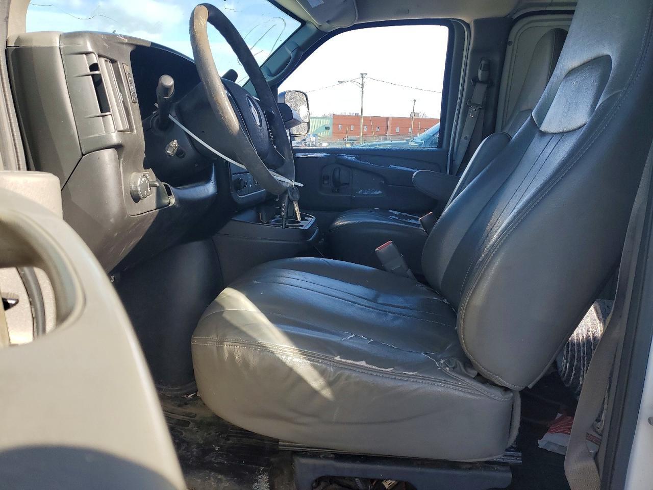 2014 Chevrolet Express G2500 Delivery Van - Фото 7