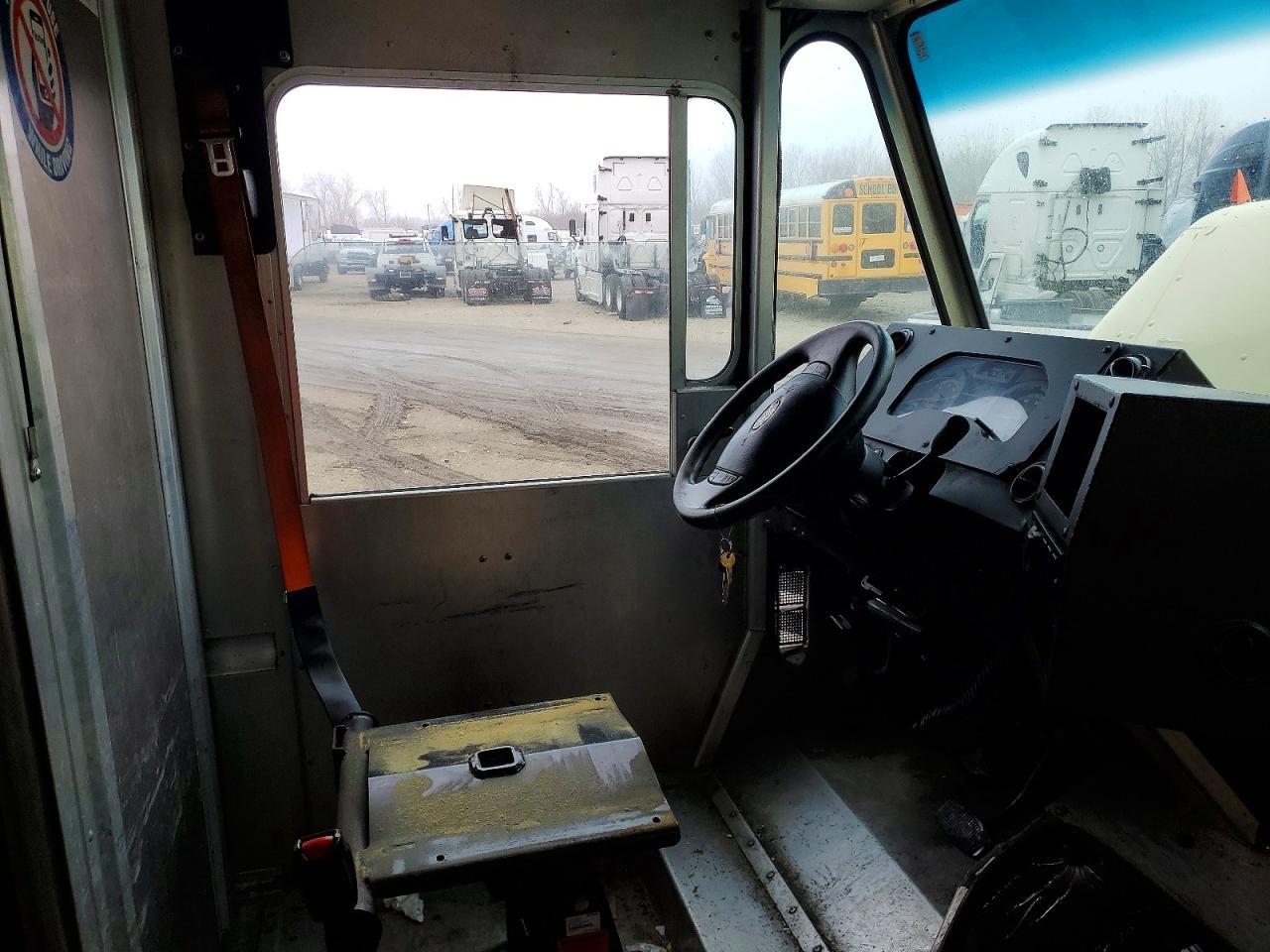 2019 Ford E450 Delivery Truck - Image 7