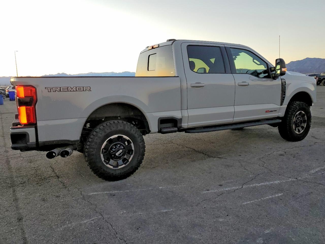 2026 Ford F350 Super Duty - Фото 3