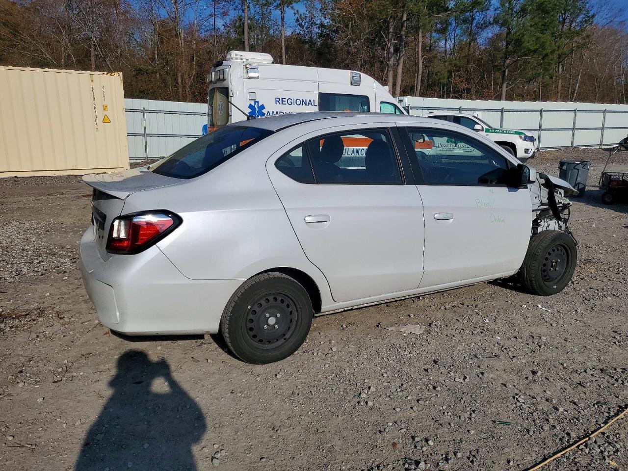 2024 Mitsubishi Mirage G4 Es - Image 3