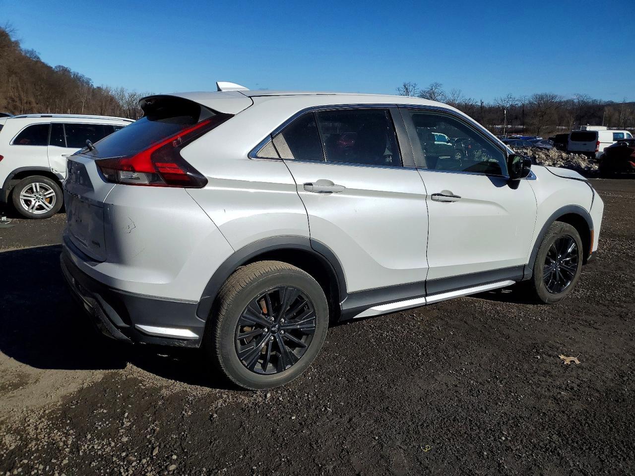 2022 Mitsubishi Eclipse Cross Le - Image 3