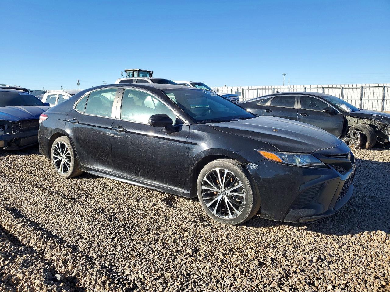 2020 Toyota Camry Se - Фото 4