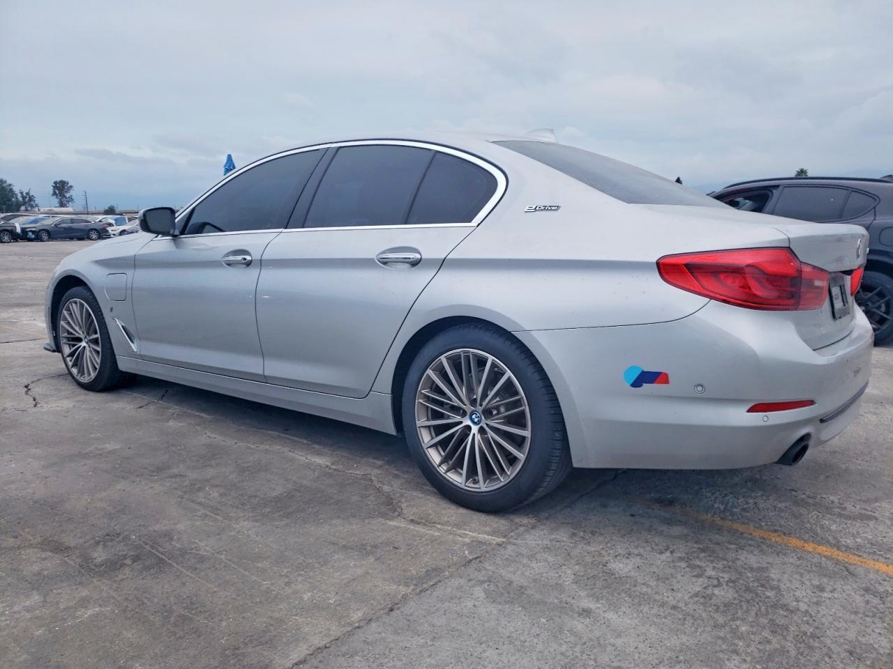 2018 BMW 530E - Фото 2