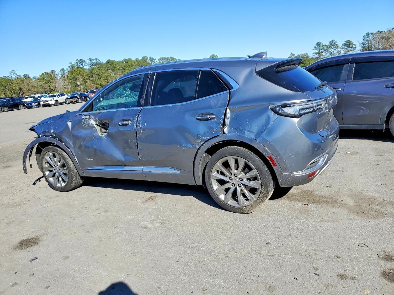 2022 Buick Envision Avenir - Image 2