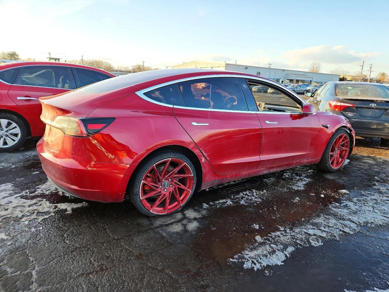 2018 Tesla Model 3 - Фото 3