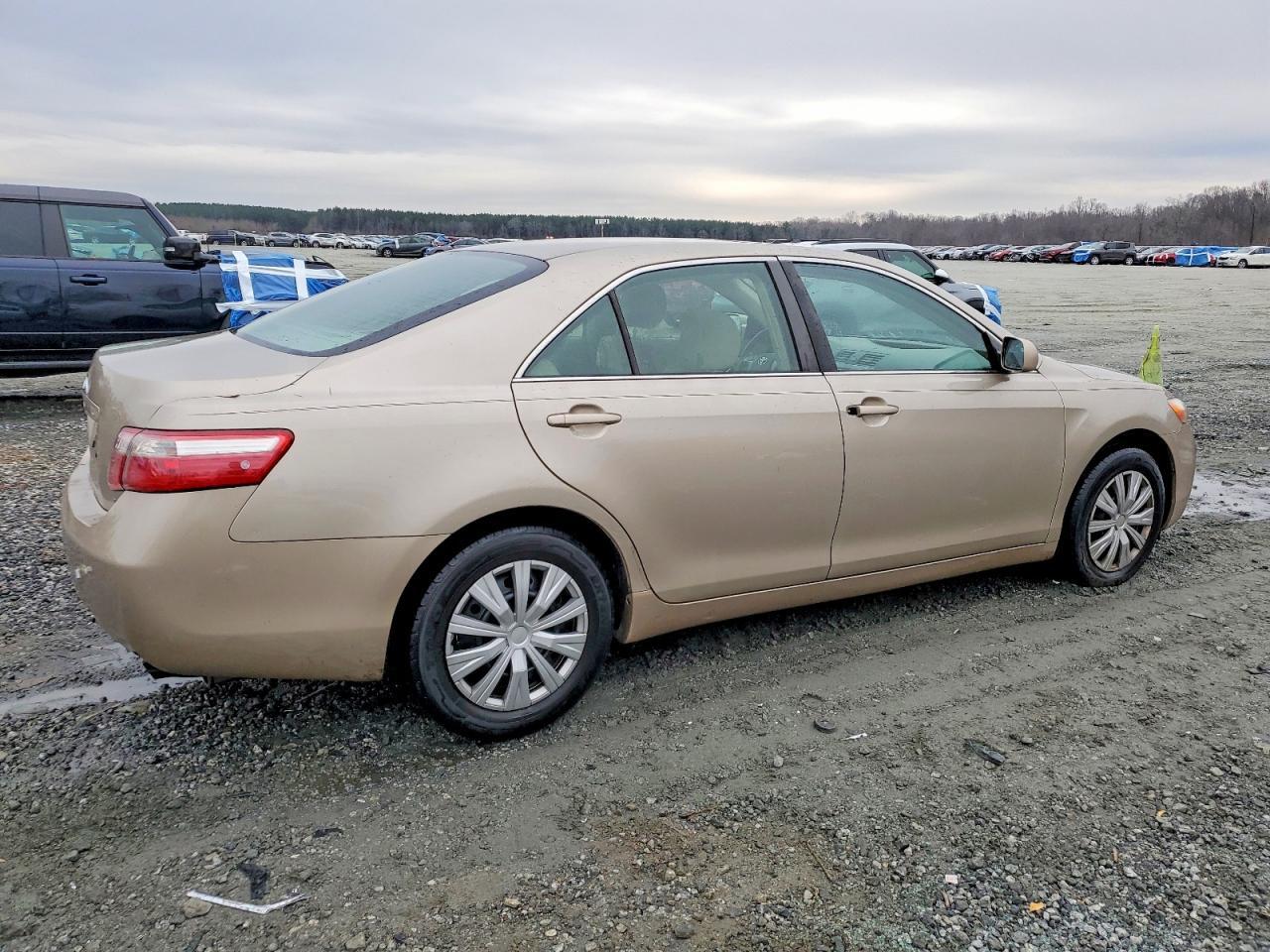 2009 Toyota Camry Le - Image 3