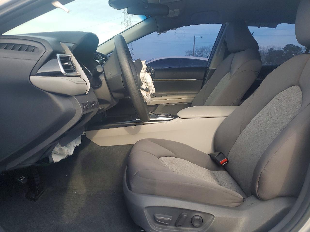 2018 Toyota Camry Le - Image 7