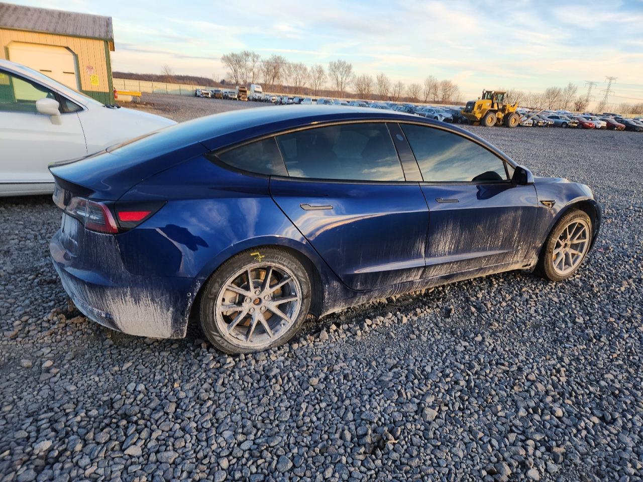 2022 Tesla Model 3 - Image 3