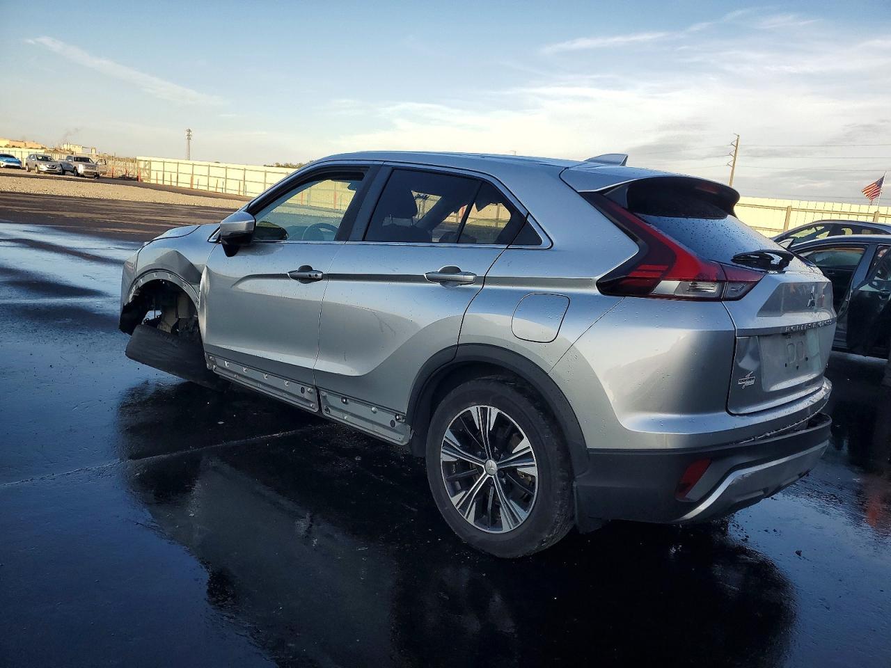 2022 Mitsubishi Eclipse Cross Se - Image 2