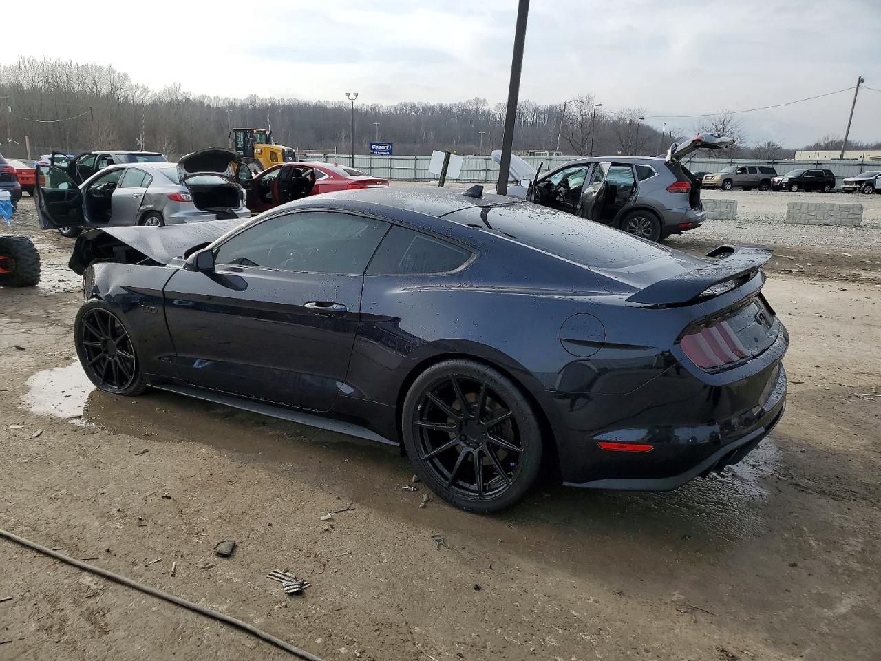 2021 Ford Mustang Gt - Фото 2