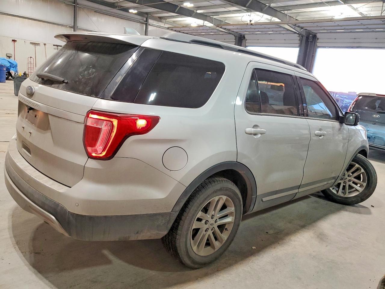 2017 Ford Explorer Xlt - Фото 3