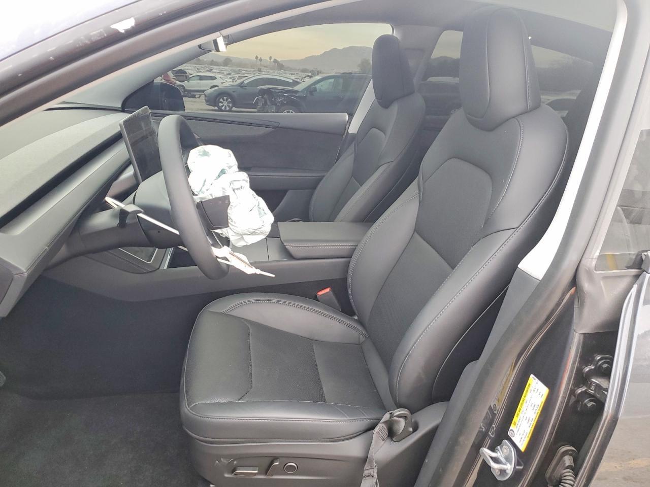 2026 Tesla Model Y - Фото 7
