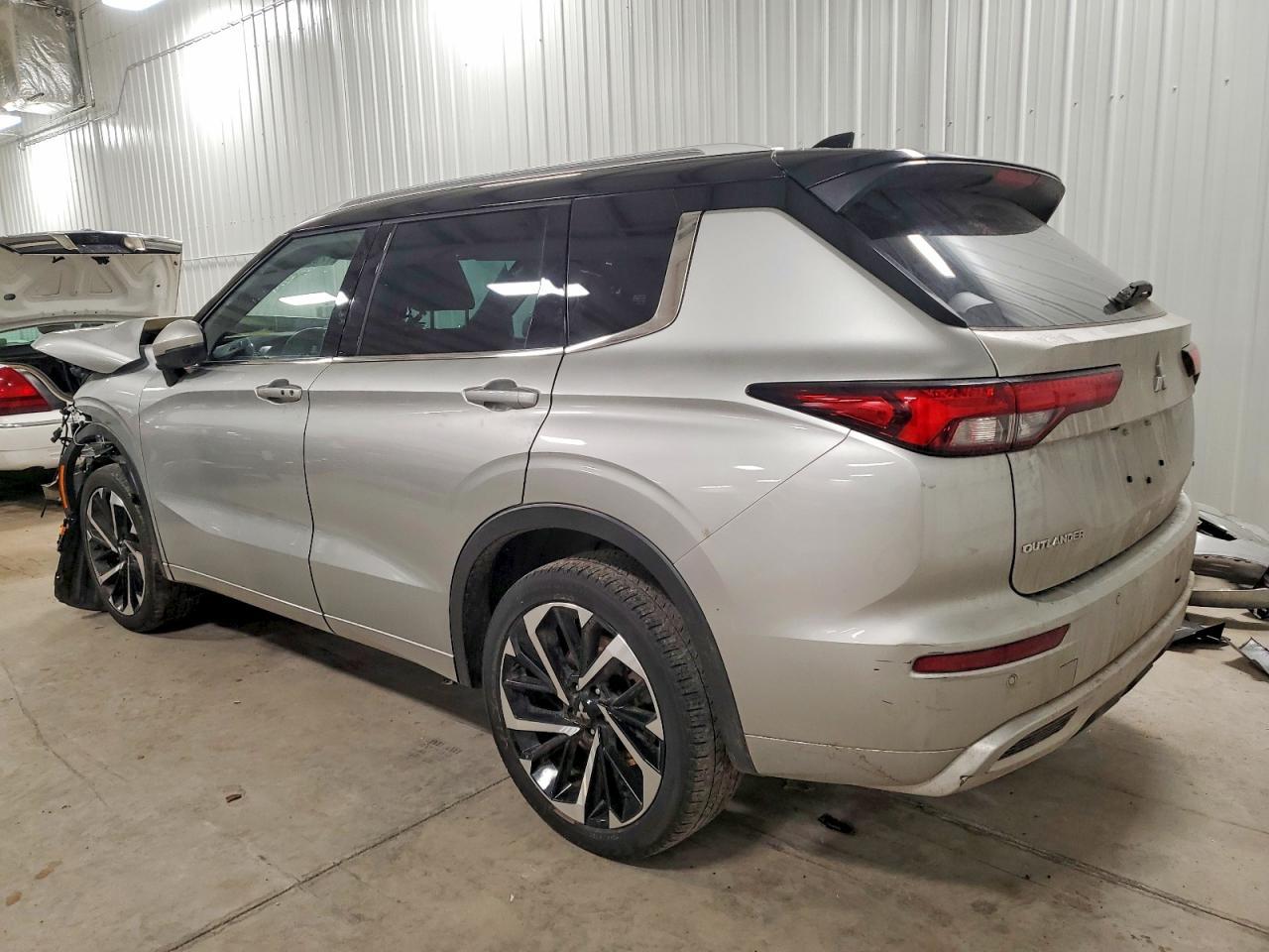 2023 Mitsubishi Outlander Sel - Фото 2
