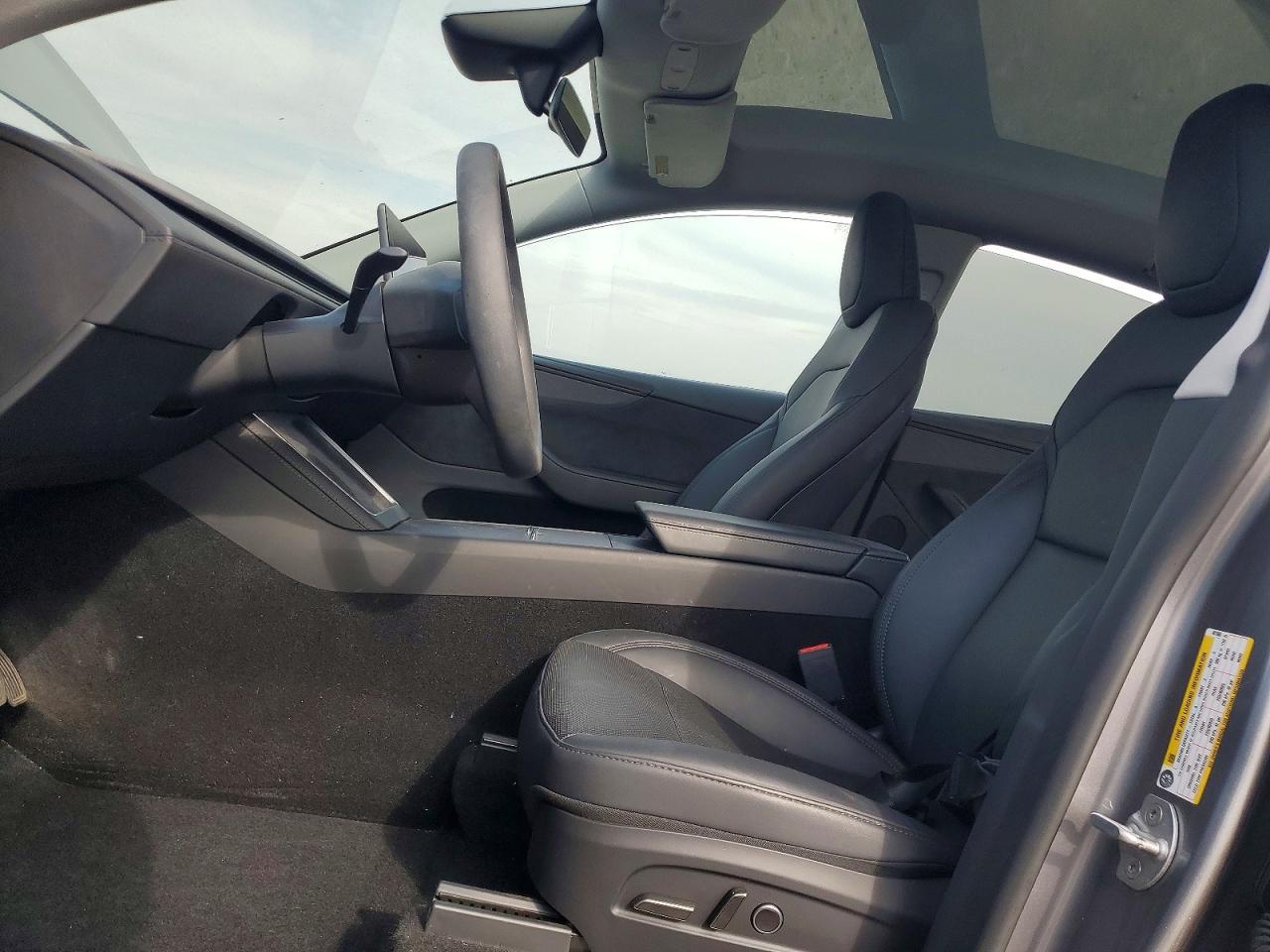 2026 Tesla Model Y - Фото 7