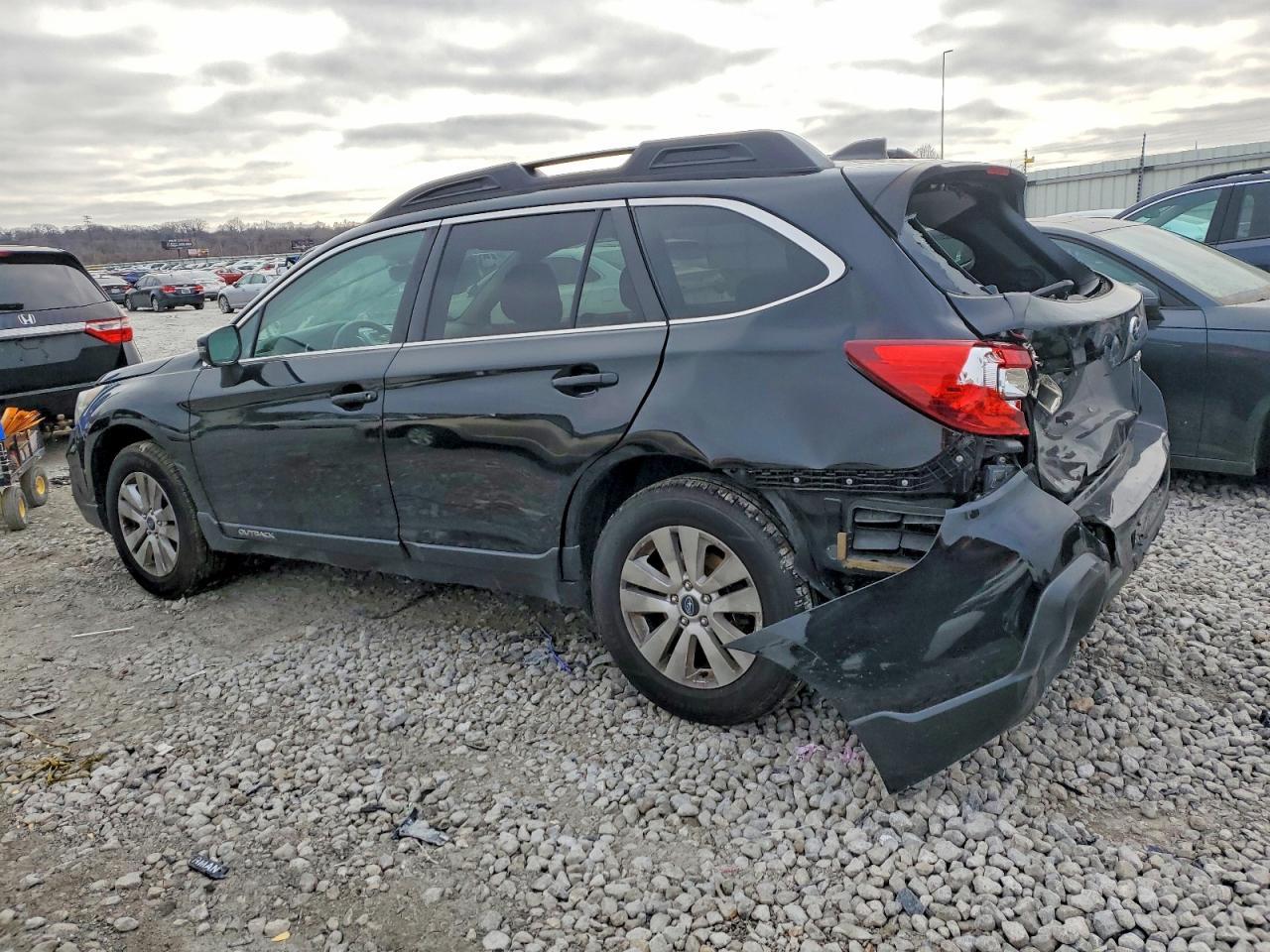2019 Subaru Outback 2.5I Premium - Image 2