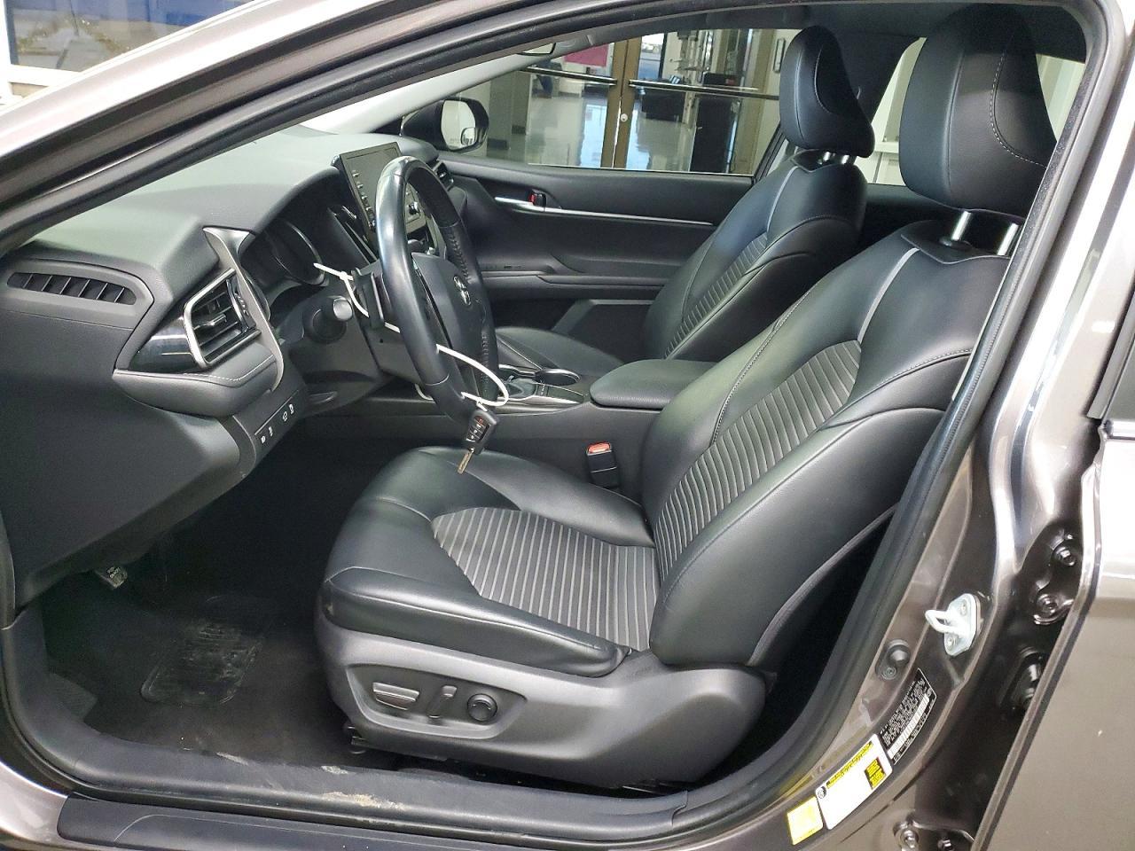 2022 Toyota Camry Se - Image 7