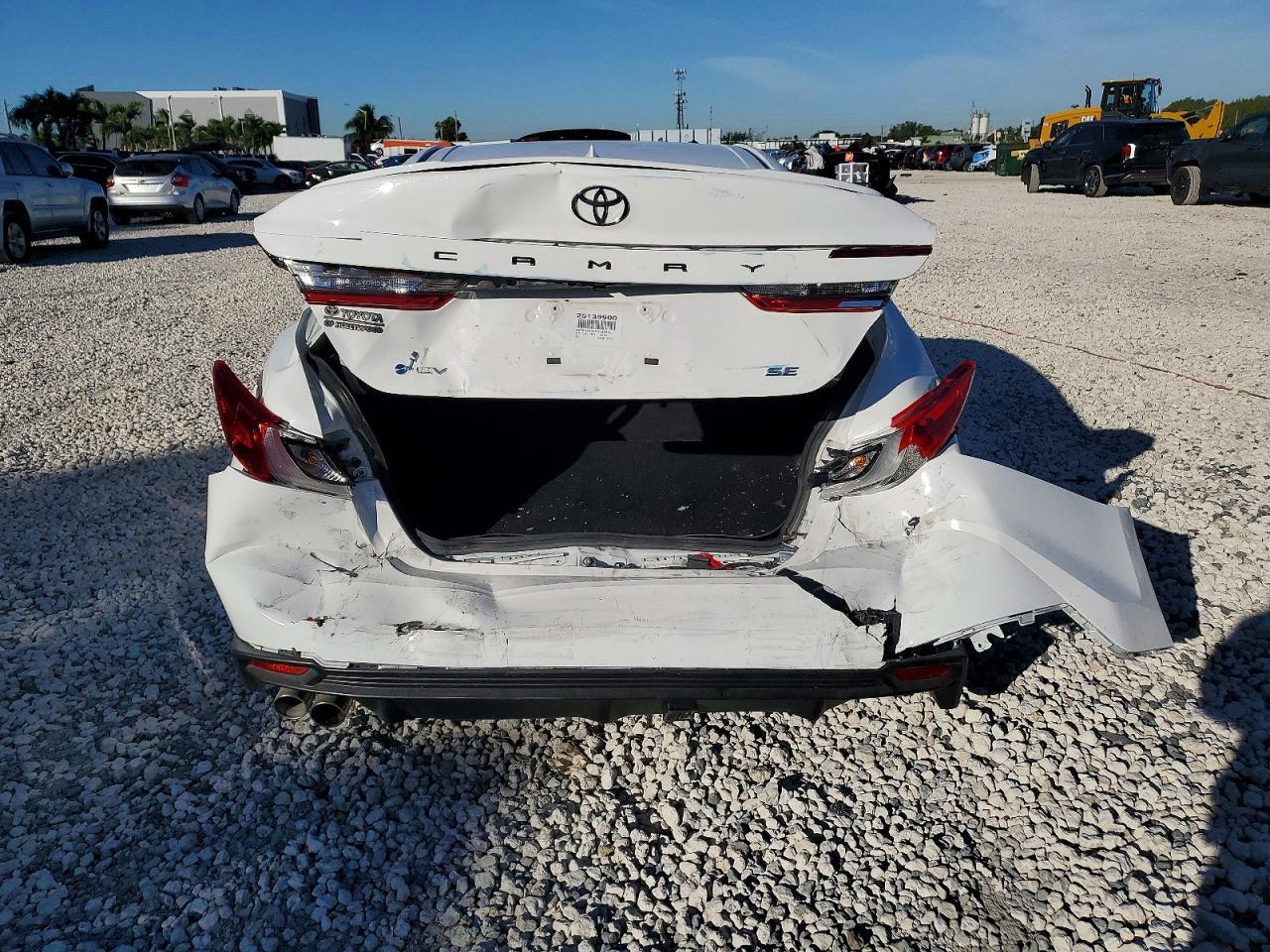2025 Toyota Camry - Фото 6
