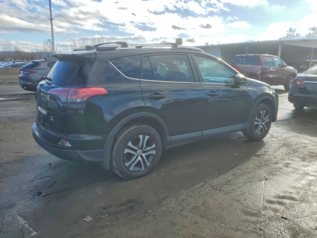 2017 Toyota Rav4 Le - Фото 3