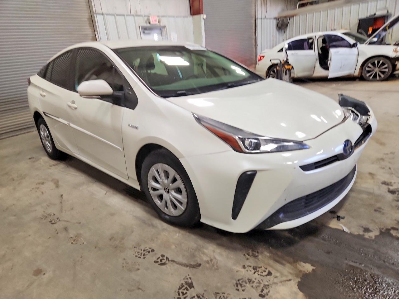 2020 Toyota Prius L Eco - Фото 4