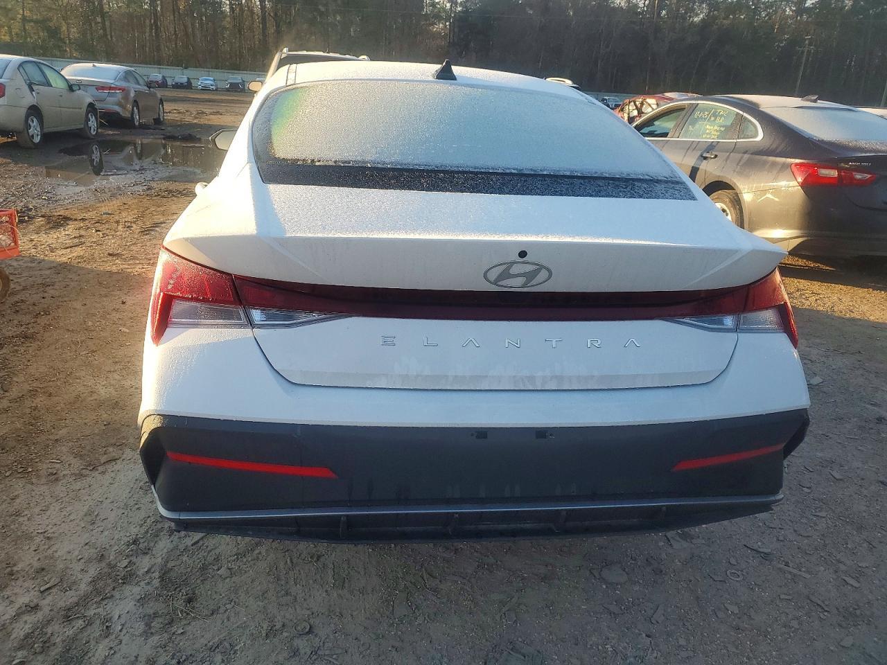 2025 Hyundai Elantra Se - Фото 6