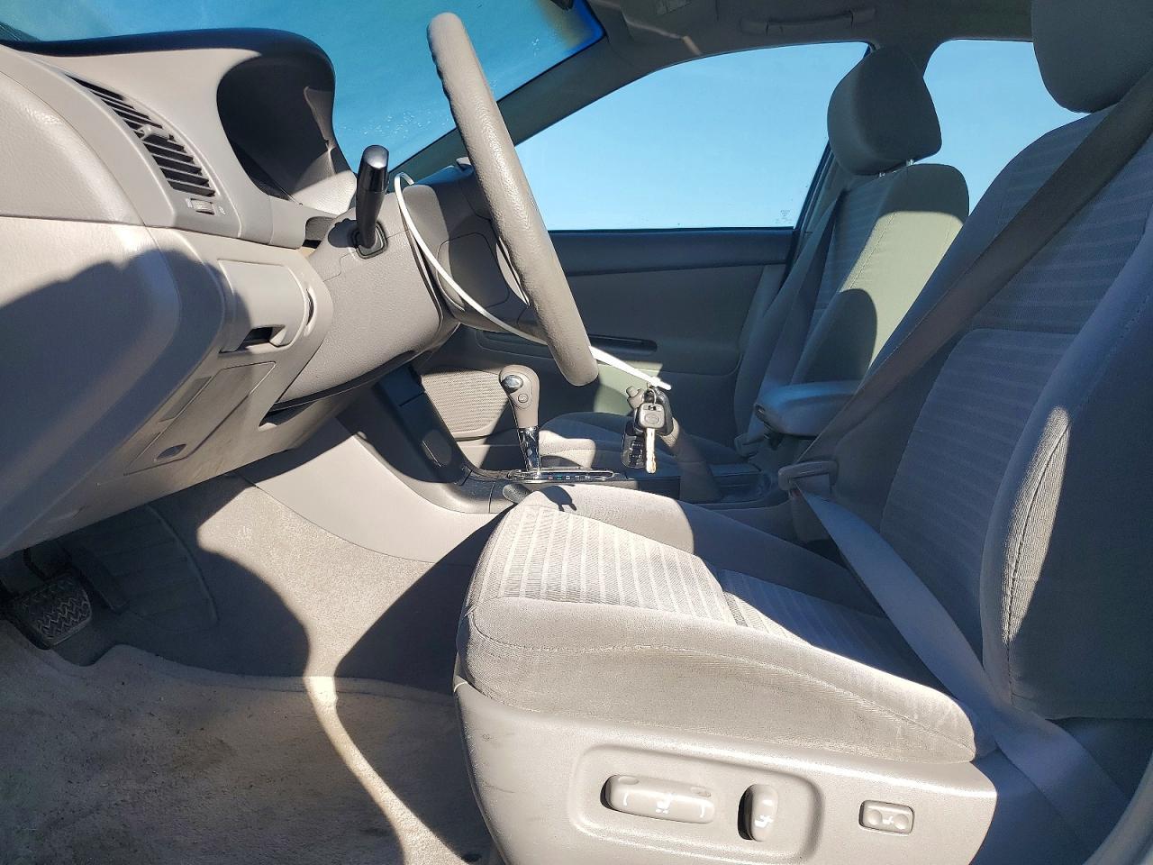 2006 Toyota Camry Le - Image 7