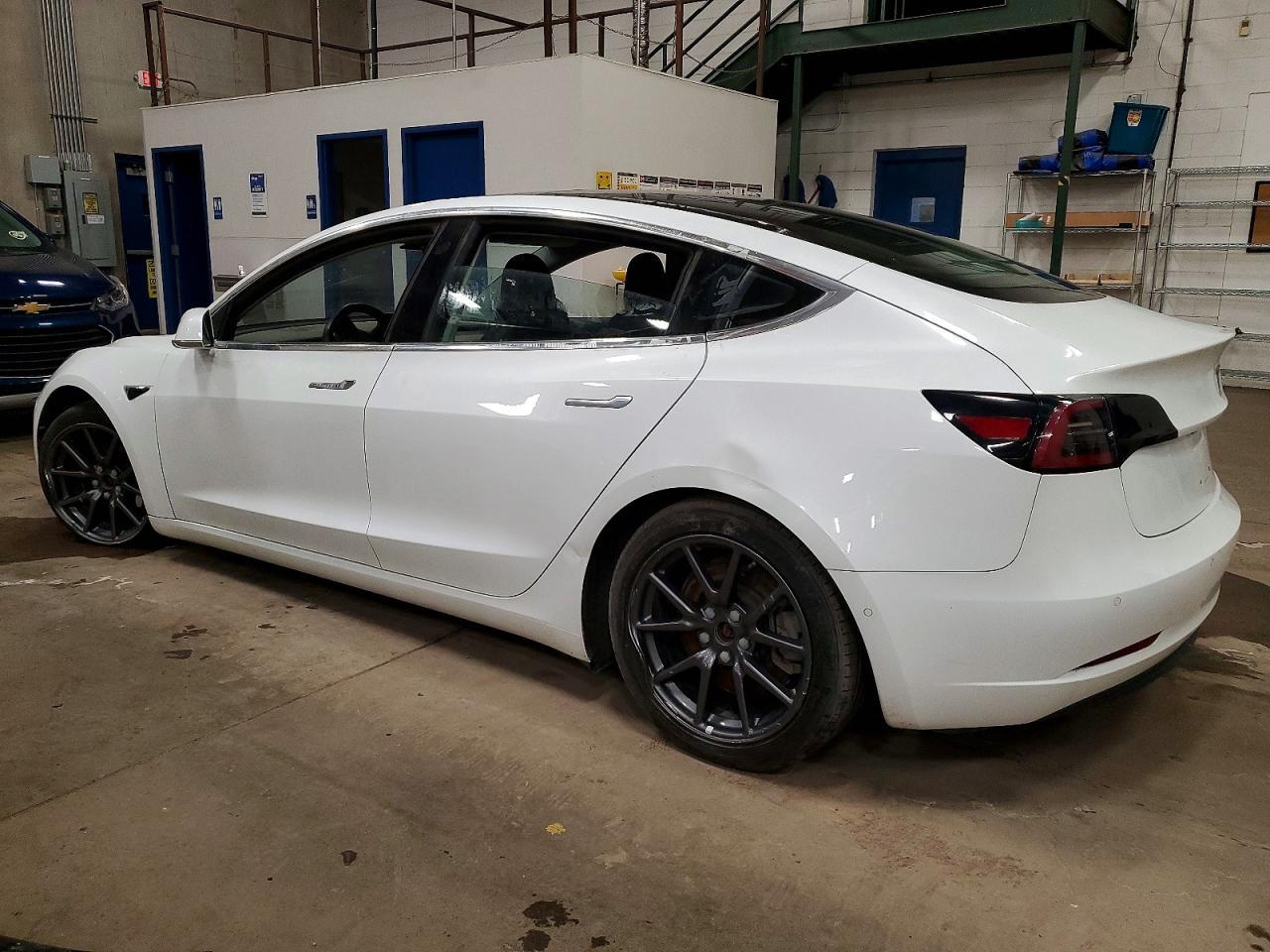 2018 Tesla Model 3 - Фото 2