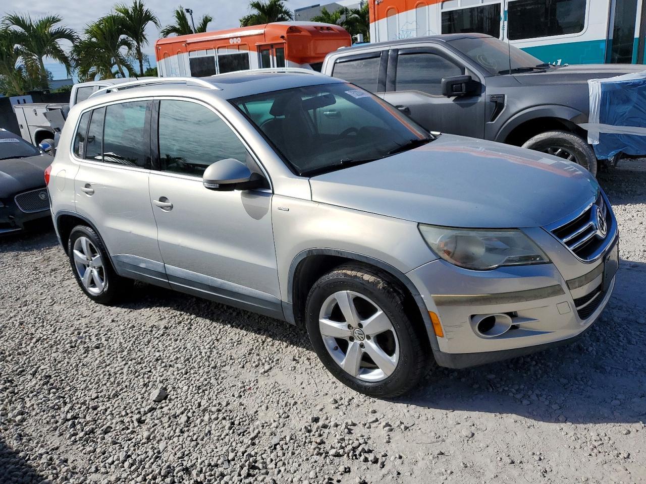 2010 Volkswagen Tiguan Se - Image 4