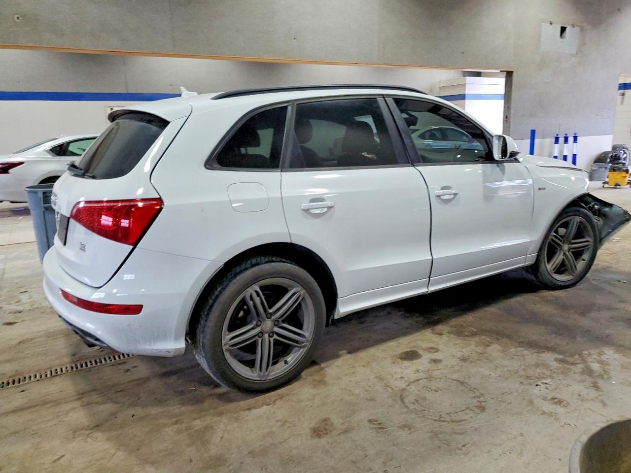 2012 Audi Q5 Premium Plus - Image 3