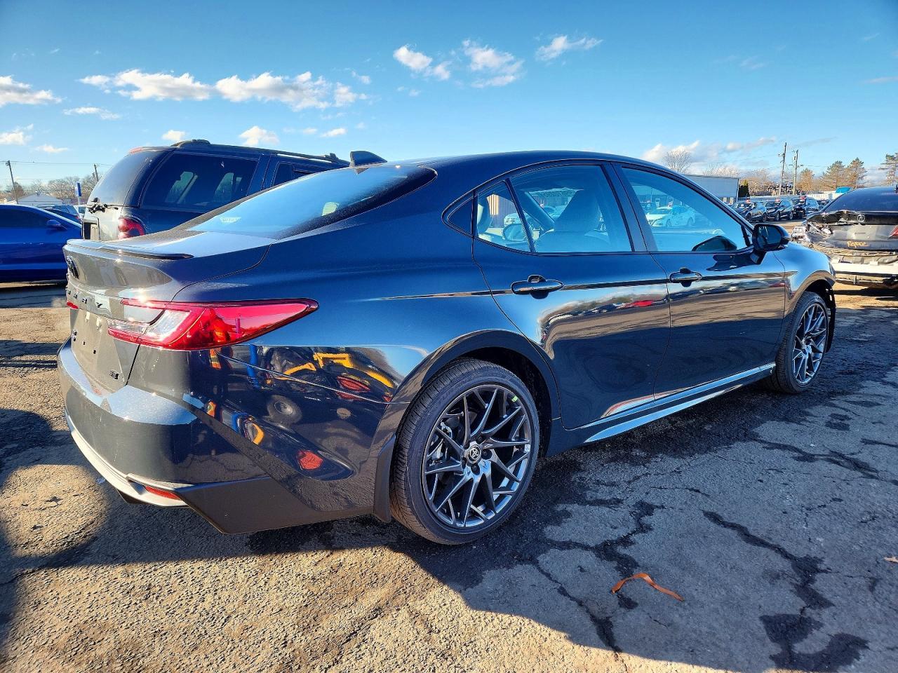 2026 Toyota Camry Night Shade - Фото 3