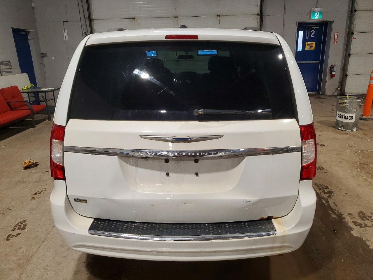 2015 Chrysler Town & Country Touring L - Image 6