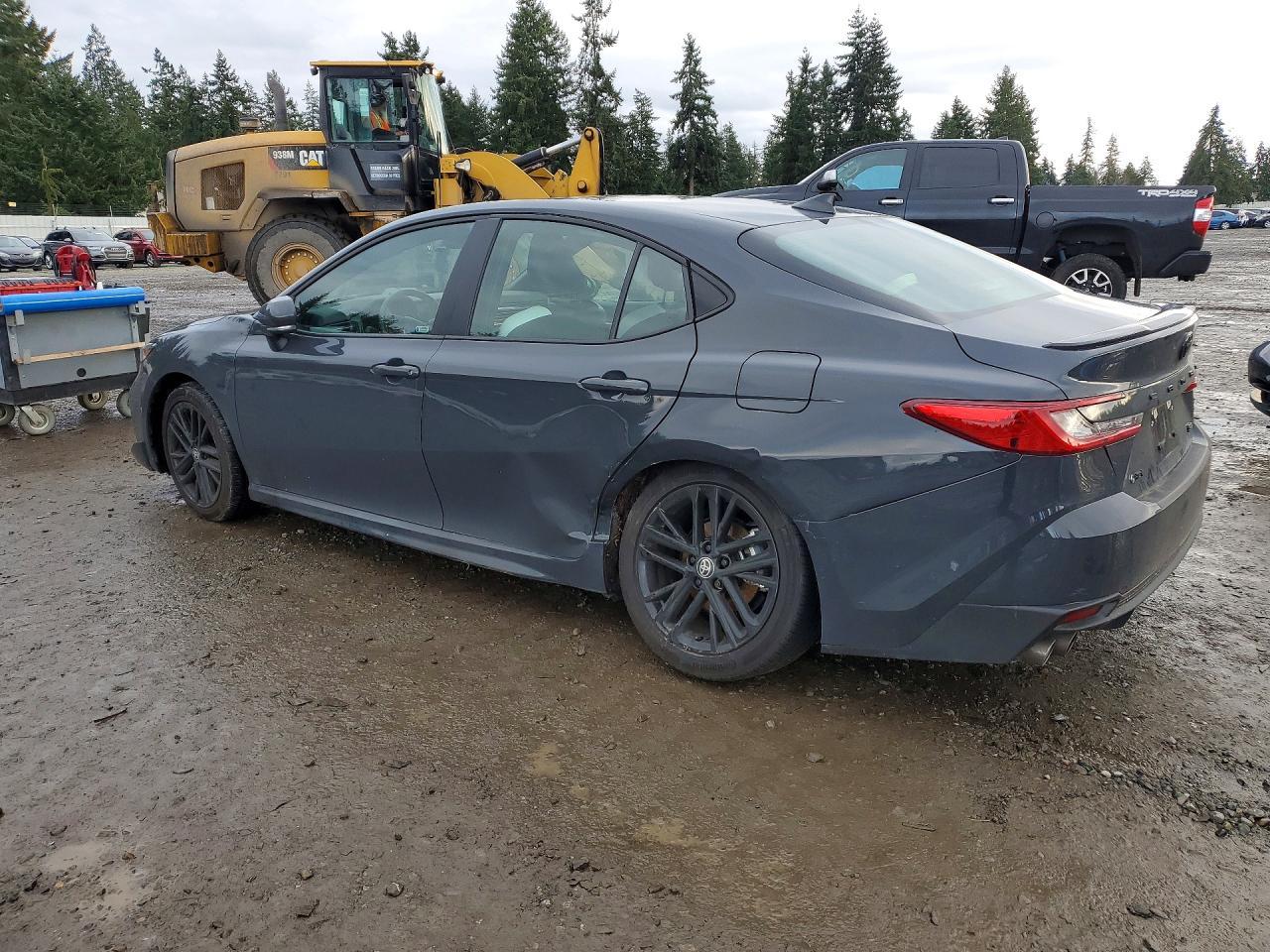 2025 Toyota Camry Se - Фото 2