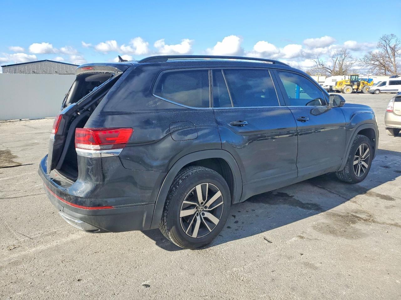 2022 Volkswagen Atlas Se - Фото 3