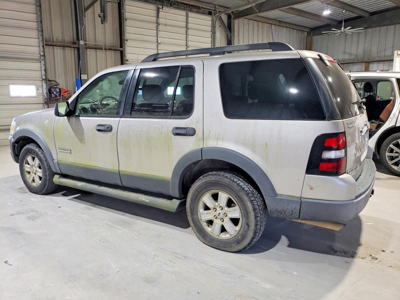 2006 Ford Explorer Xlt - Image 2