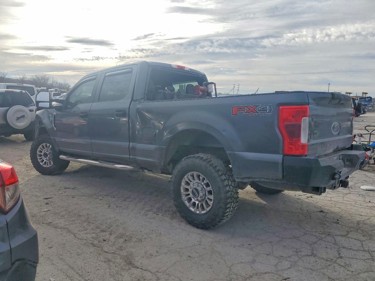 2019 Ford F250 Super Duty - Фото 2