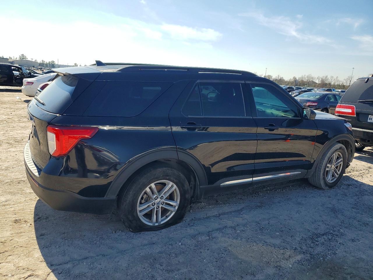 2023 Ford Explorer Xlt - Фото 3
