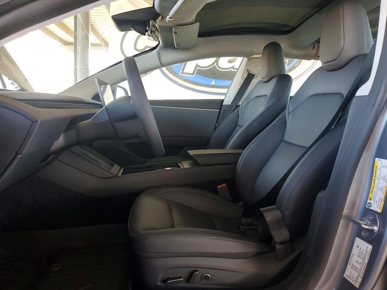 2025 Tesla Model 3 - Фото 7