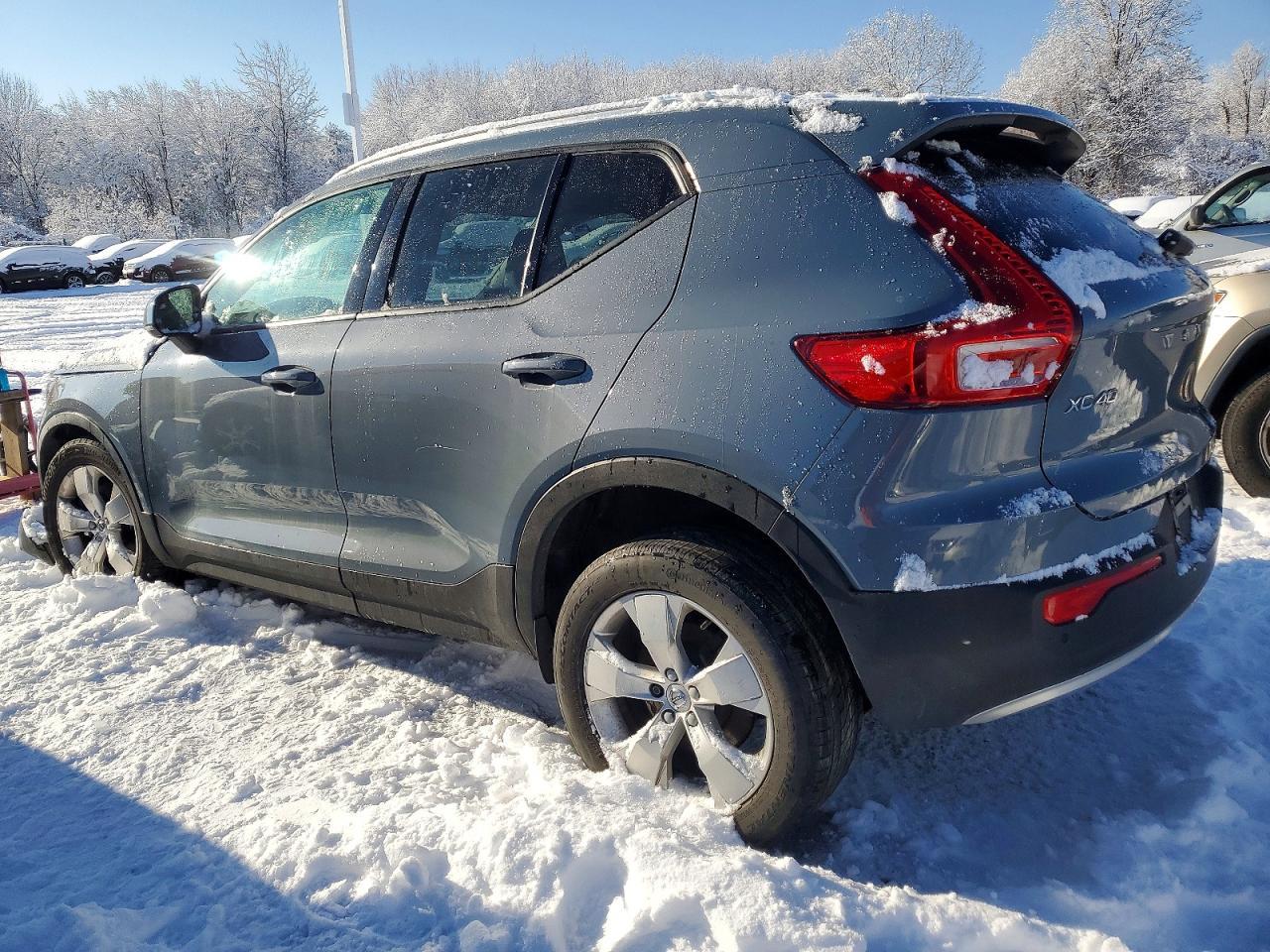 2020 Volvo Xc40 T5 Momentum - Фото 2