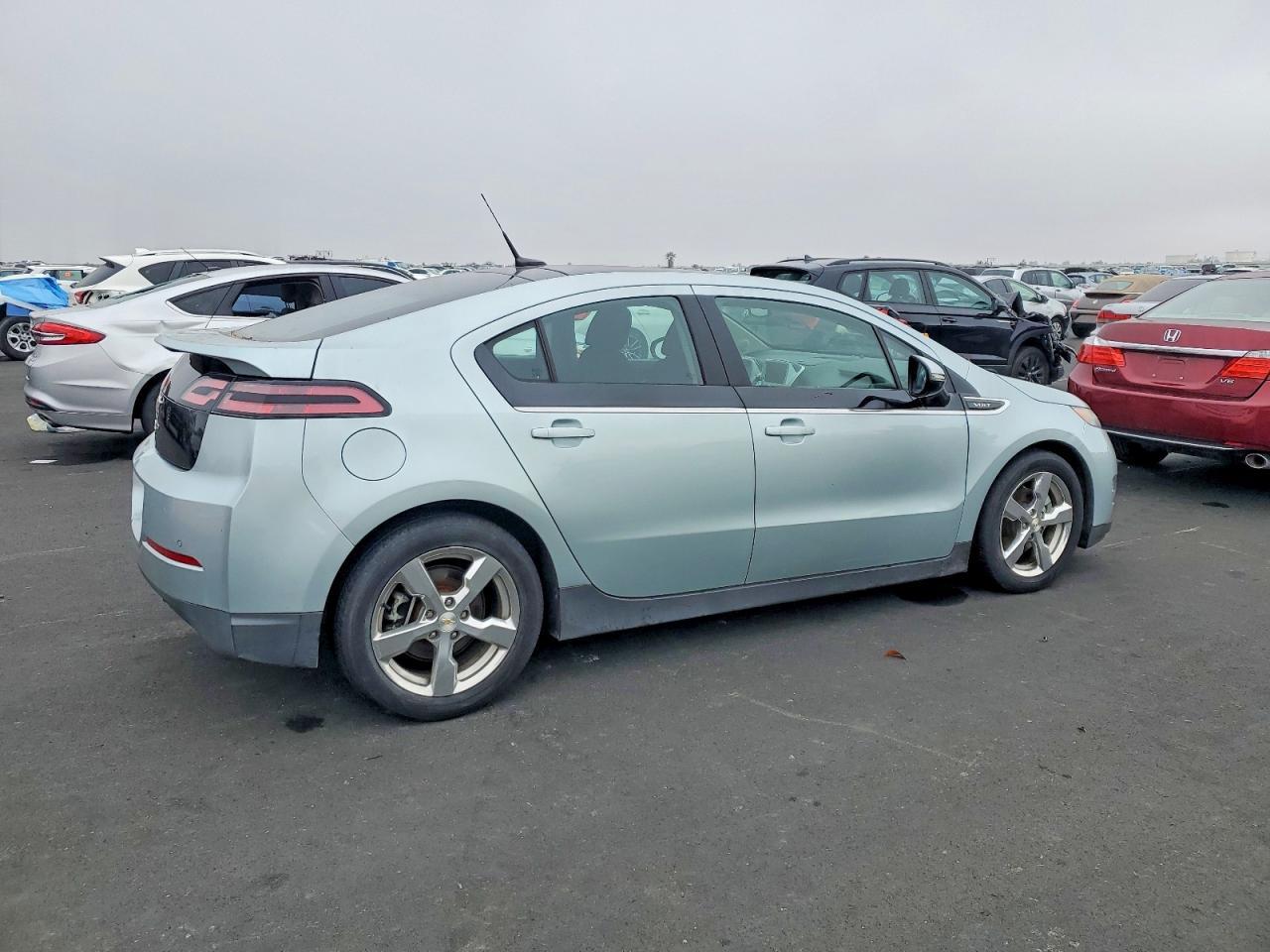 2011 Chev Volt - Image 3