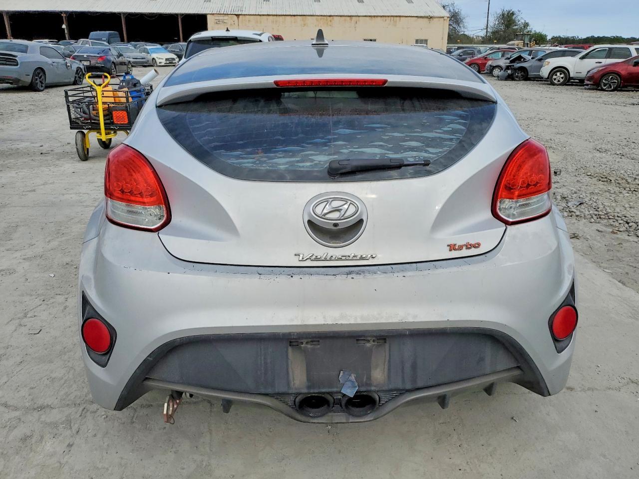 2015 Hyundai Veloster Turbo - Фото 6