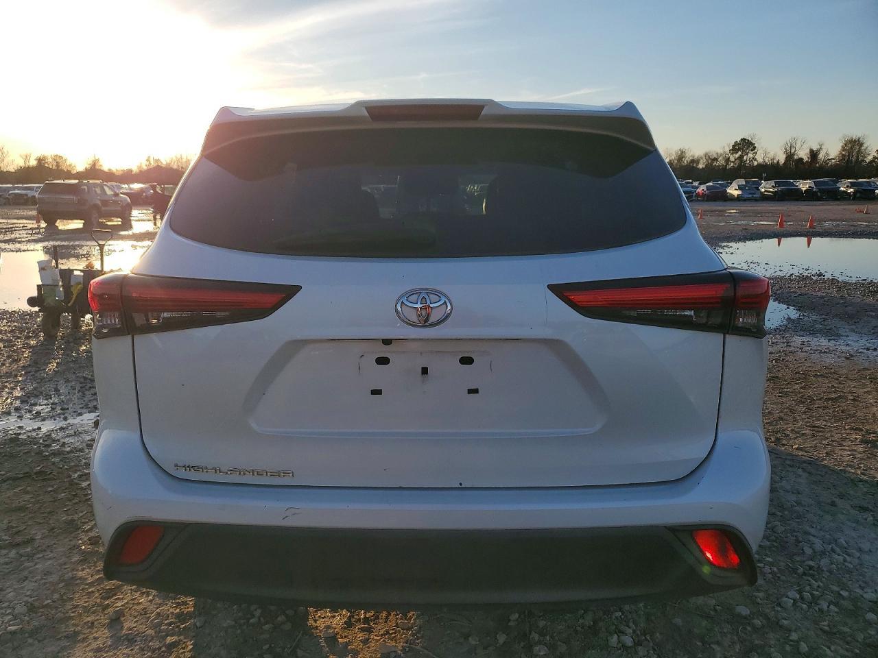 2020 Toyota Highlander L - Фото 6